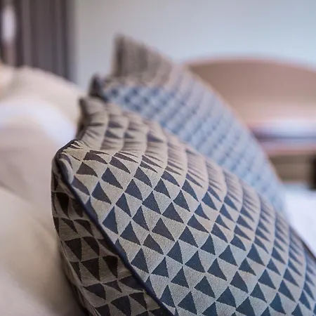 Hotel Demeures Et Chateaux L'abbaye Caladoise - Anciennement Ferme Du Poulet 3*
