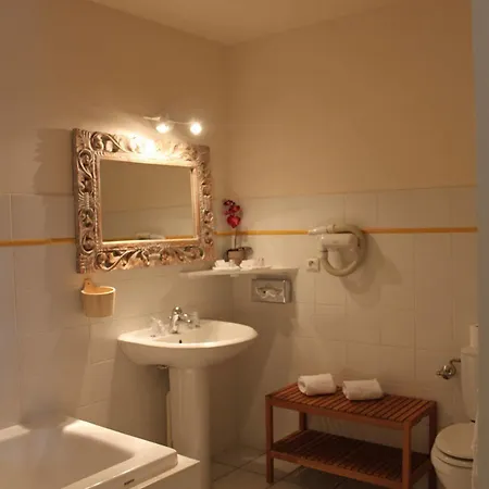 Demeures Et Chateaux L'abbaye Caladoise - Anciennement Ferme Du Poulet Hotel 3*